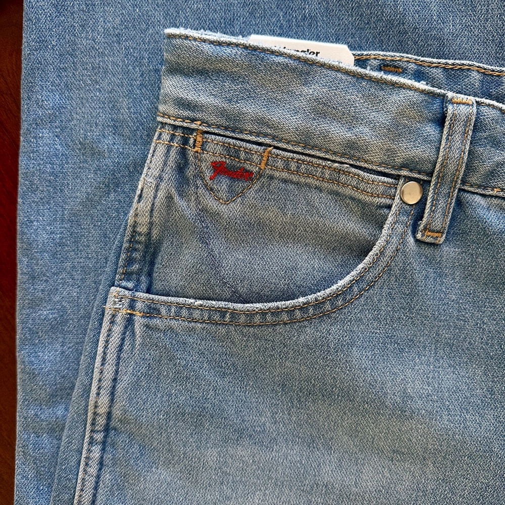 Wrangler X Fender Relaxed Mom Jeans in Light Wash Destroy Size 28 X 28 Irregular - Picture 11 of 16